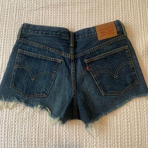 Women’s Levi 501 Jean Shorts Size 27